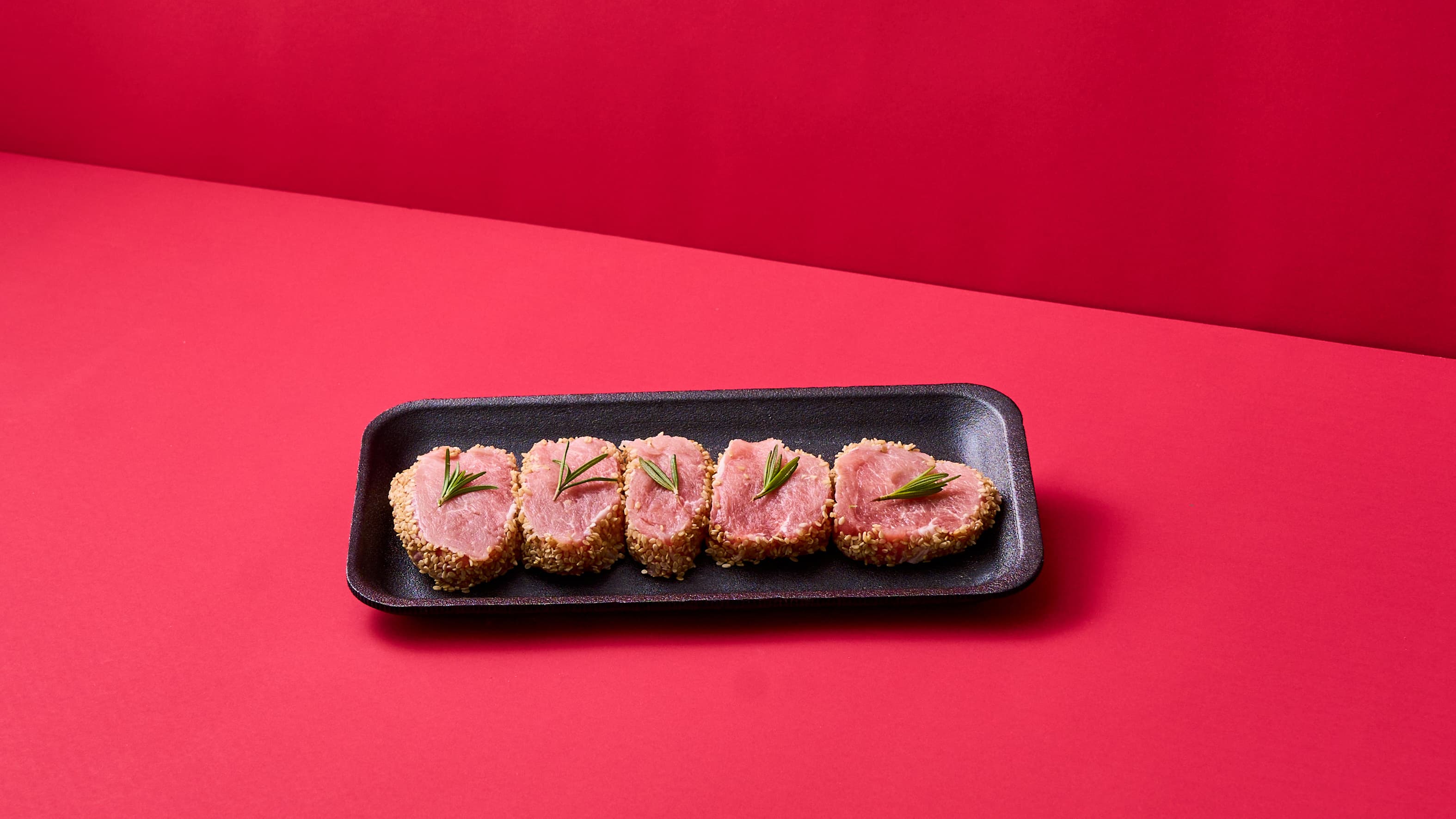 Filetto di Suino ai semi di sesamo e rosmarino, con coste saltate in olio di sesamo e salsa di soia - 2