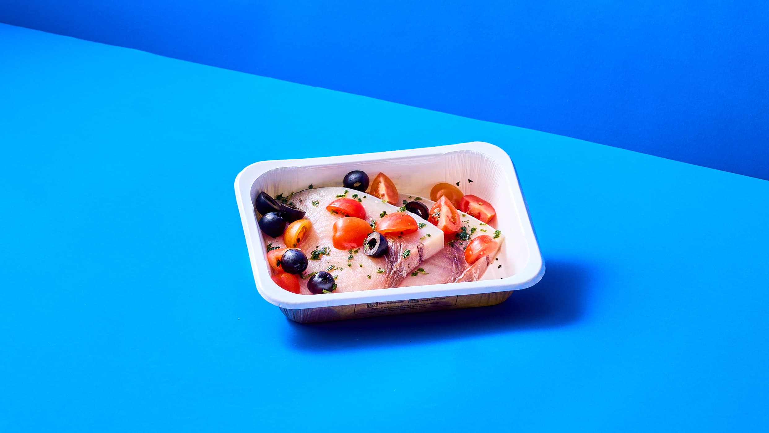 Pesce spada alla mediterranea con insalata di ceci e sedano - 2