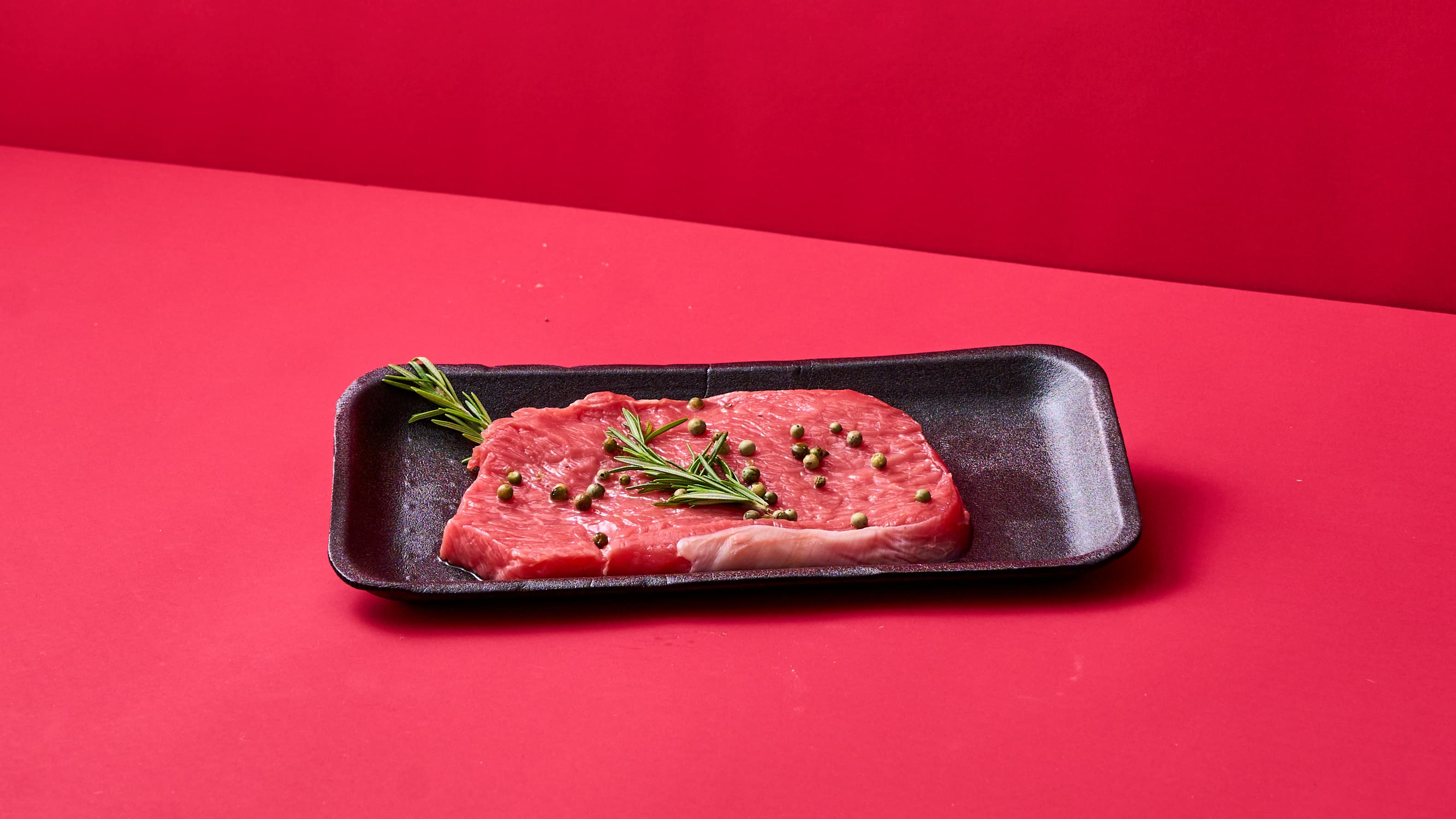 Tagliata di Bovino al pepe verde con chips di topinambur e maionese al rosmarino - 2