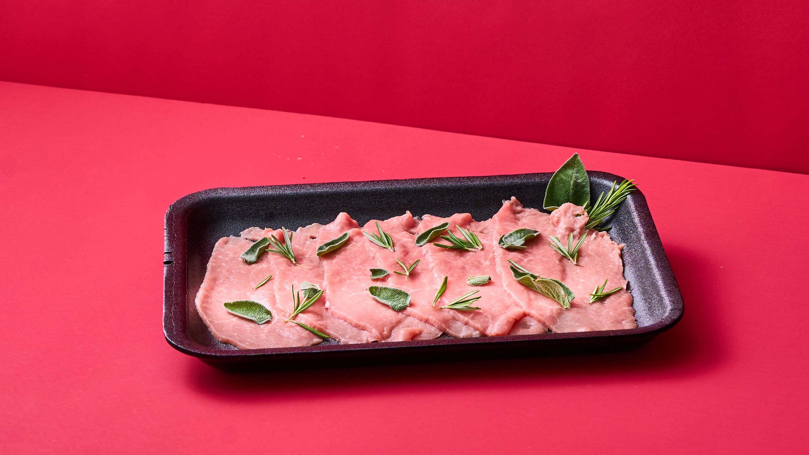 Tagliata sottile di Vitello con patè di capperi e tonno, rucola e frutto del cappero - 2