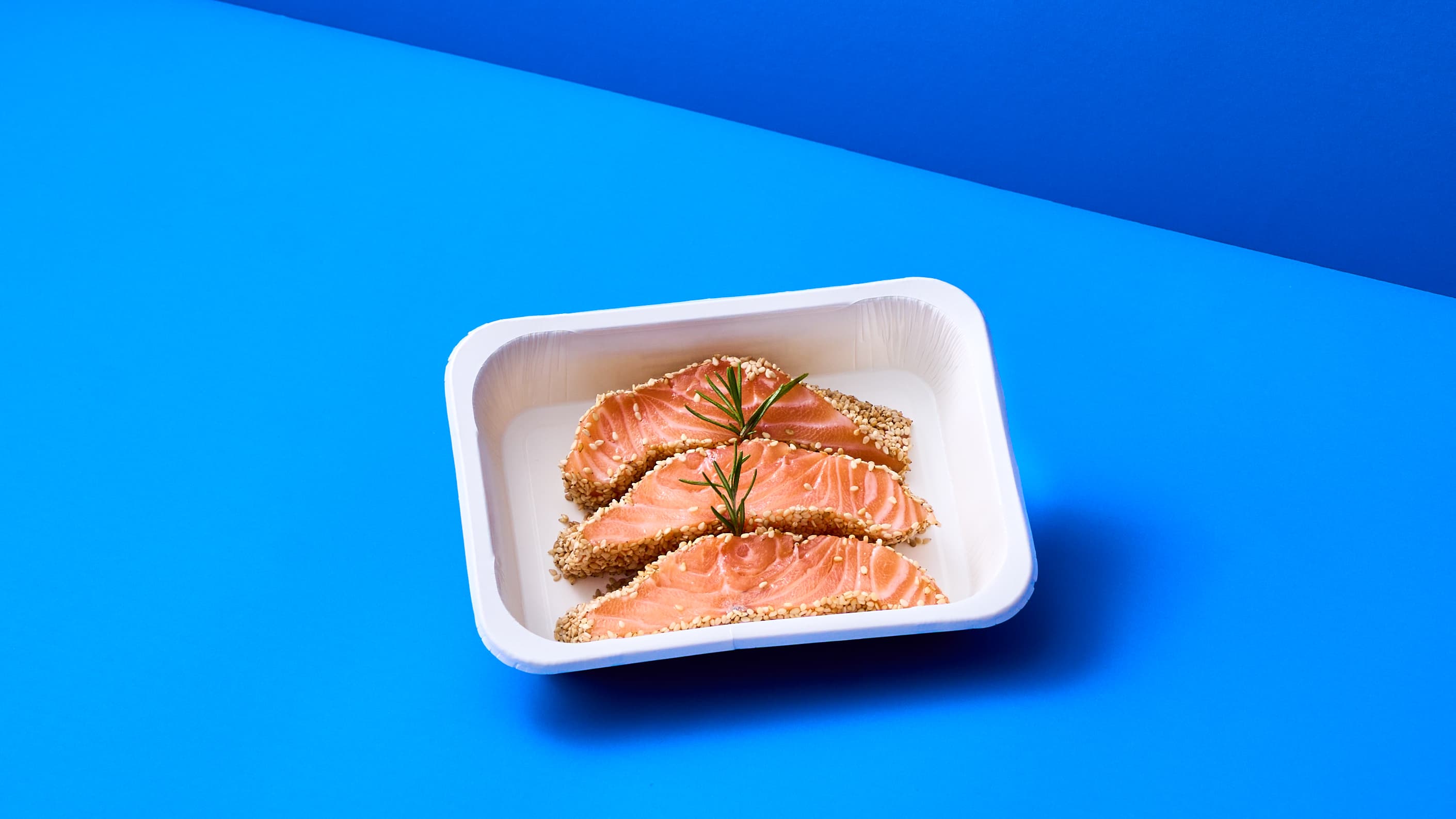 Trancetti di Salmone al sesamo glassati con avocado e ravanelli marinati - 2