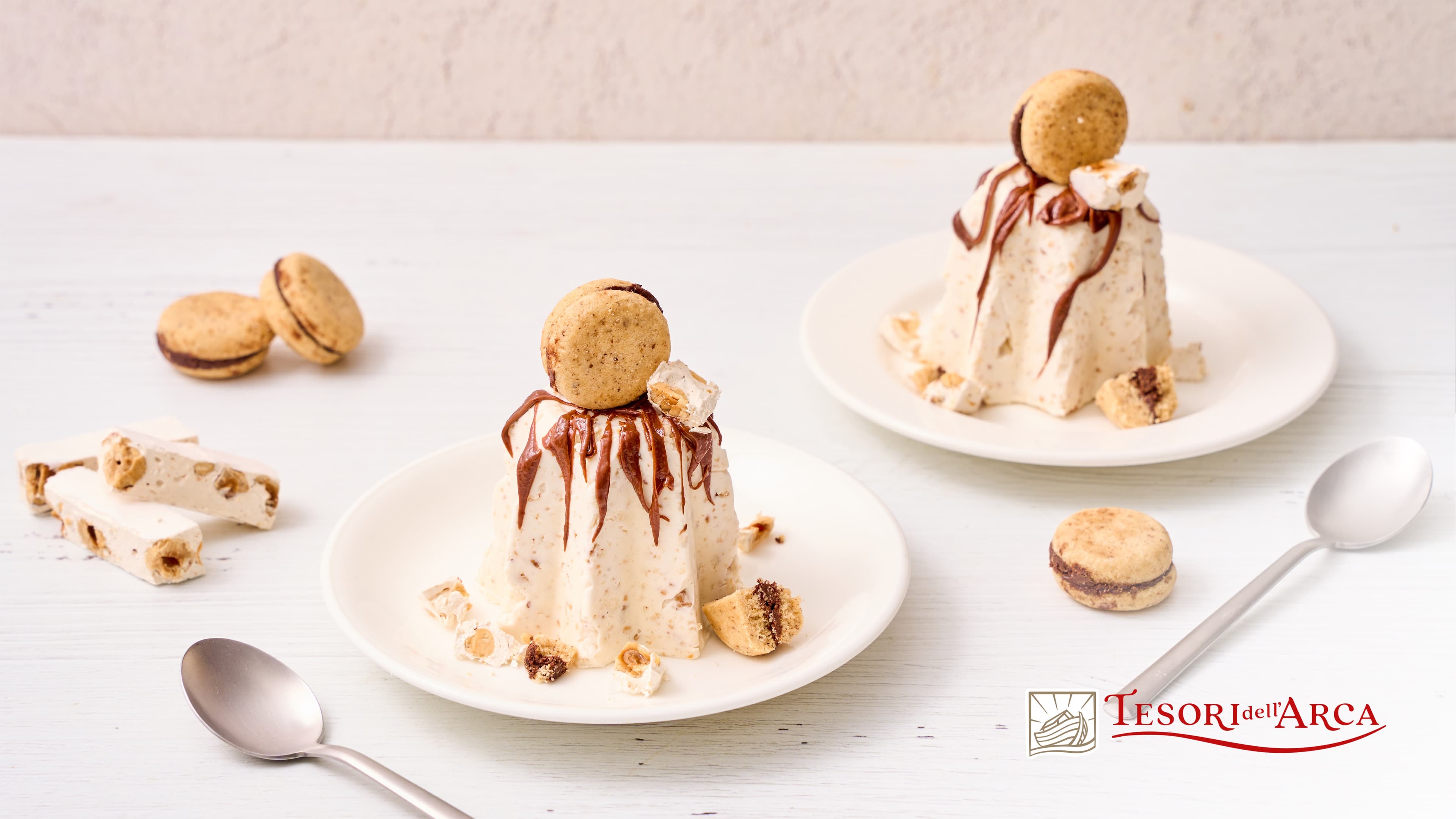 Semifreddo al torroncino friabile alle nocciole con baci di dama - 2