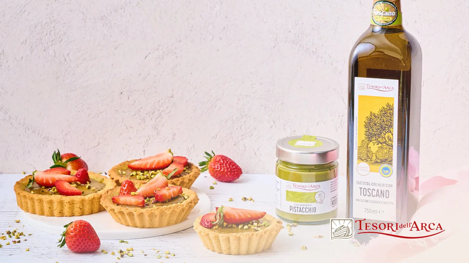 Crostatine all'olio con crema al pistacchio e fragole, olio toscano e crema di pistacchio