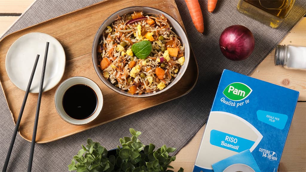 Riso Basmati con verdure, salsa di soia e uova